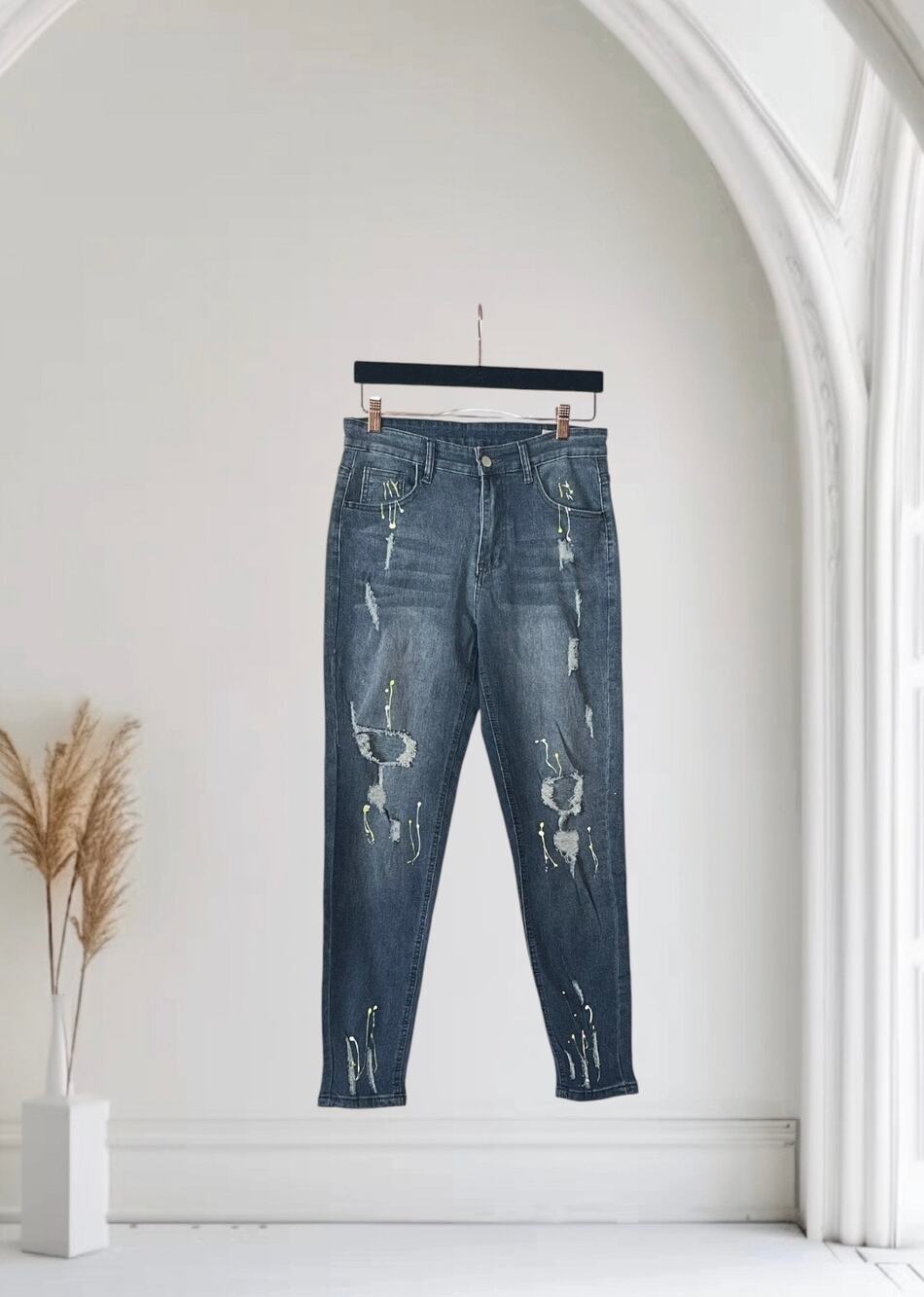 Ladies Distressed Blue Jeans Holes Paint Straight